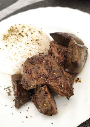 Zsírban sült serpenyős pulyka máj recept fotója
