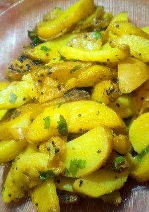 A picture of Pan-fried potatoes.