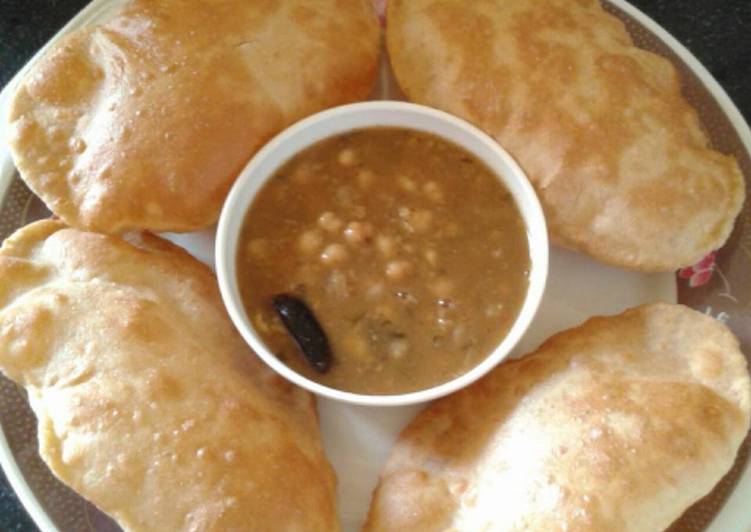 Wheat bhatura with chana