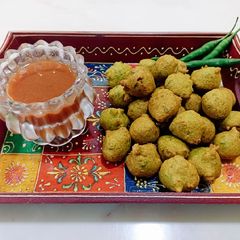 A picture of Moong dal Pakoda.