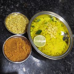 Indori poha A picture of Indori poha.
