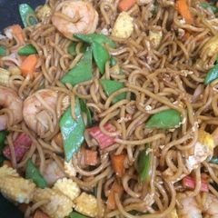A picture of Thai-style stir fry noodle.