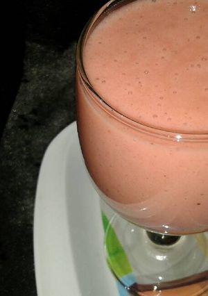 صورة لوصفة كوكتيل موز 🍌و فراولة 🍓'
