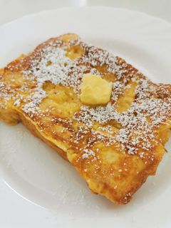 รูปของ Vanilla French Toast ขนมปังชุบไข่วานิลลา (อาหารเช้า)​