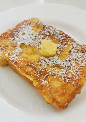 รูปของ Vanilla French Toast ขนมปังชุบไข่วานิลลา (อาหารเช้า)​