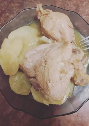 Una foto de Pollo a la mostaza con papa tipo a la romana