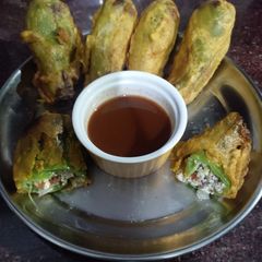 A picture of Stuffed Chilli Pakoda.