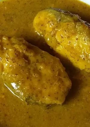 A picture of Sorshe Mach(fish in mustard gravy).