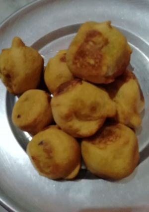 A picture of Batata vada.