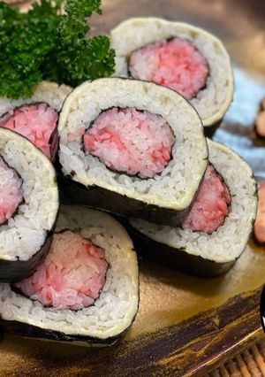 A picture of Japanese Flag 🇯🇵 Roll Sushi.