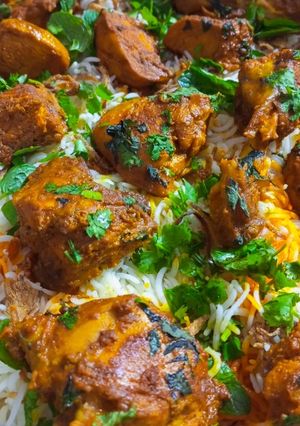 A picture of Smoky Chicken Tikka Biryani.