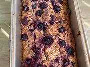 Una foto de torta de moras