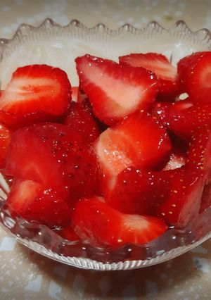 Une photo de Salade de fraises a l'eau de fleur d'oranger 🍓