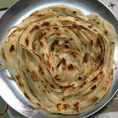 A picture of Fenni paratha.