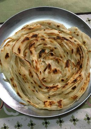 A picture of Fenni paratha.