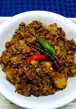 A picture of Mochar Ghonto with Black Chana.