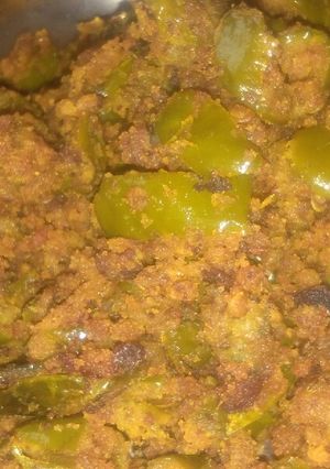 बेसनी शिमला मिर्च (besani shimla mirch recipe in Hindi) रेसिपी मुख्य फोटो