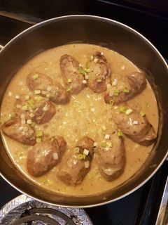 Una foto de Albóndigas rellenas de jamón y mozzarella en salsa cremosa blanc