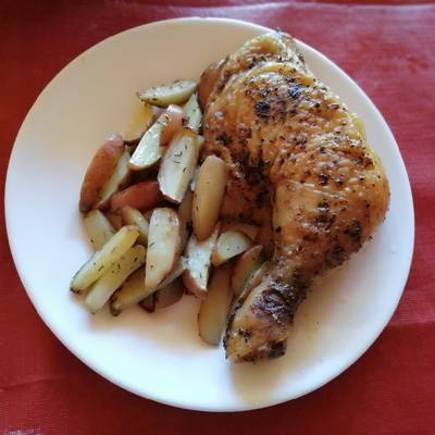 La receta del pollo rostizado con papas rústicas de la abuelita Receta de  Florencia Martína Vega henriquez- Cookpad