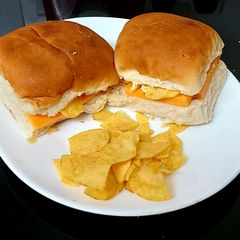 A picture of My Chedder Cheese Cob with cheese+Onion Crisp and Soft cheese🤗.