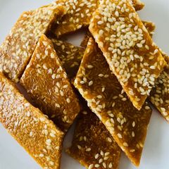 A picture of Tikhi Sev Talsankari (Spicy Sev Brittle).