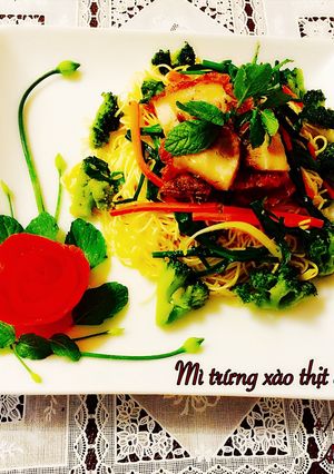Hình của món Mì trứng xào thịt quay !.