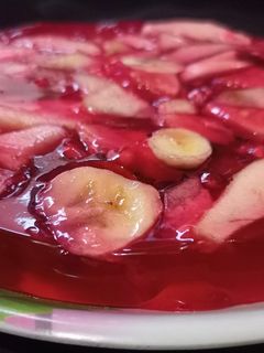 ફ્રૂટ્સ જેલી કેક (Fruits Jelly Cake Recipe in Gujarati) રેસીપી મુખ્ય ફોટો