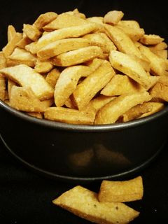 खस्ता मठरी (Khasta mathri recipe in hindi) रेसिपी मुख्य फोटो