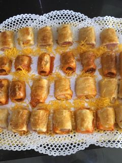 Una foto de Saladitos de hojaldre variados😋