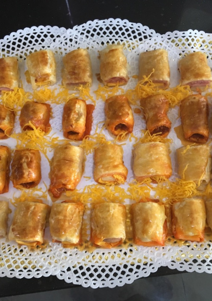 Una foto de Saladitos de hojaldre variados😋