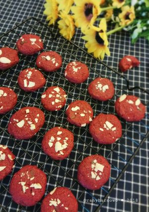 Foto resep Red velvet almond cookies