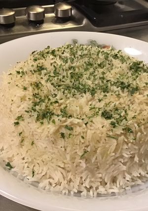 Une photo de Dôme de riz aux champignons et persil