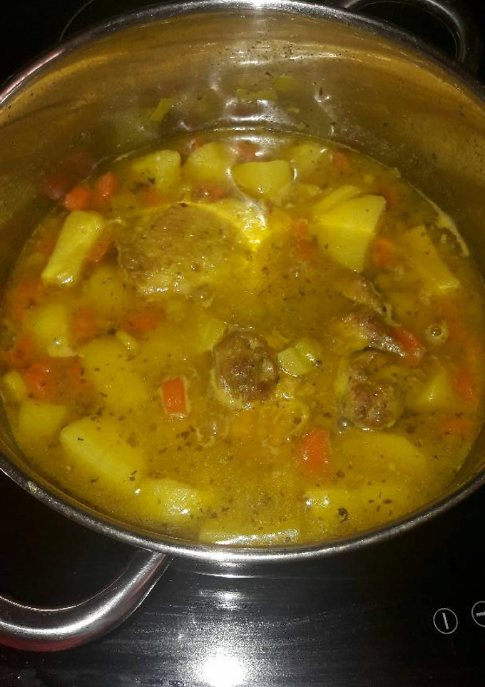 Una foto de Contramuslos con patatas guisadas