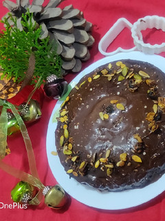 ચોકલેટ કેક (Chocolate Cake Recipe In Gujarati) રેસીપી મુખ્ય ફોટો