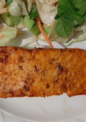 Una foto de Salmón al chipotle y mantequilla