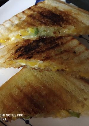 A picture of Pineapple cheese capsicum sandwich.