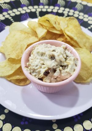 Una foto de Dip de cebolla caramelizada