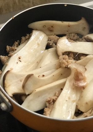 รูปของ เห็ดนางรมหลวงผัดหมูสับ
