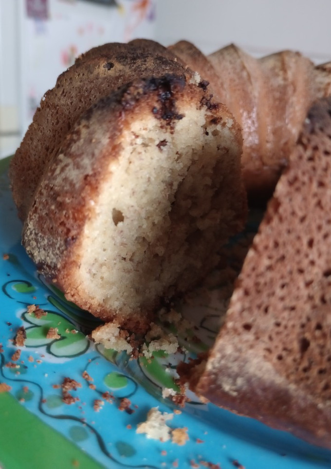 Una foto de Budín de bananas húmedo, con chips de chocolate