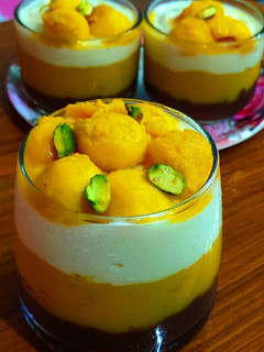 ম্যাঙ্গো লেয়ারড পুডিং (Mango layered pudding recipe in Bengali) রেসিপির প্রধান ছবি