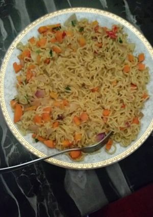 A picture of Indomine with carrots.