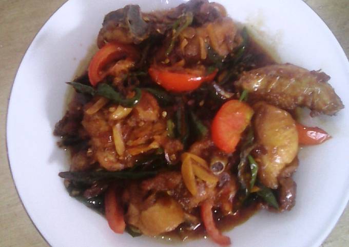 Yuk intip, Resep memasak Ayam cah cabe ijo yang istimewa