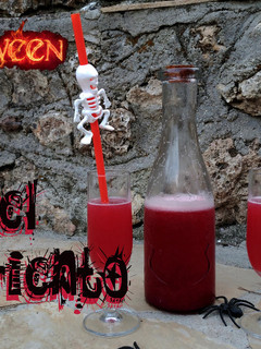 Una foto de Cóctel Sangriento