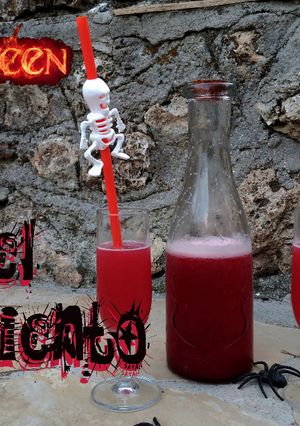 Una foto de Cóctel Sangriento