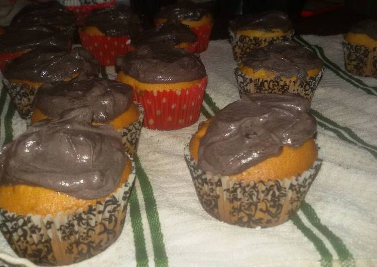 Cupcakes de vainilla con chispas de chocolate