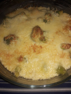 Una foto de Brócoli gratinado al horno con salsa Blanca y queso