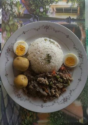 Una foto de Cerdo en verduras y atún
