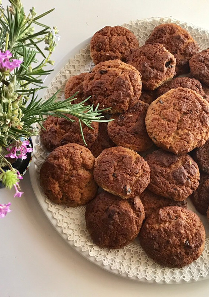 Una foto de Tiernas delicias de almendra y chocolate.Galletas