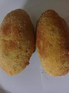 Una foto de Croquetas de papa panceta y cebolla