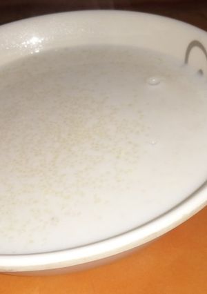 A picture of Couscous pudding.